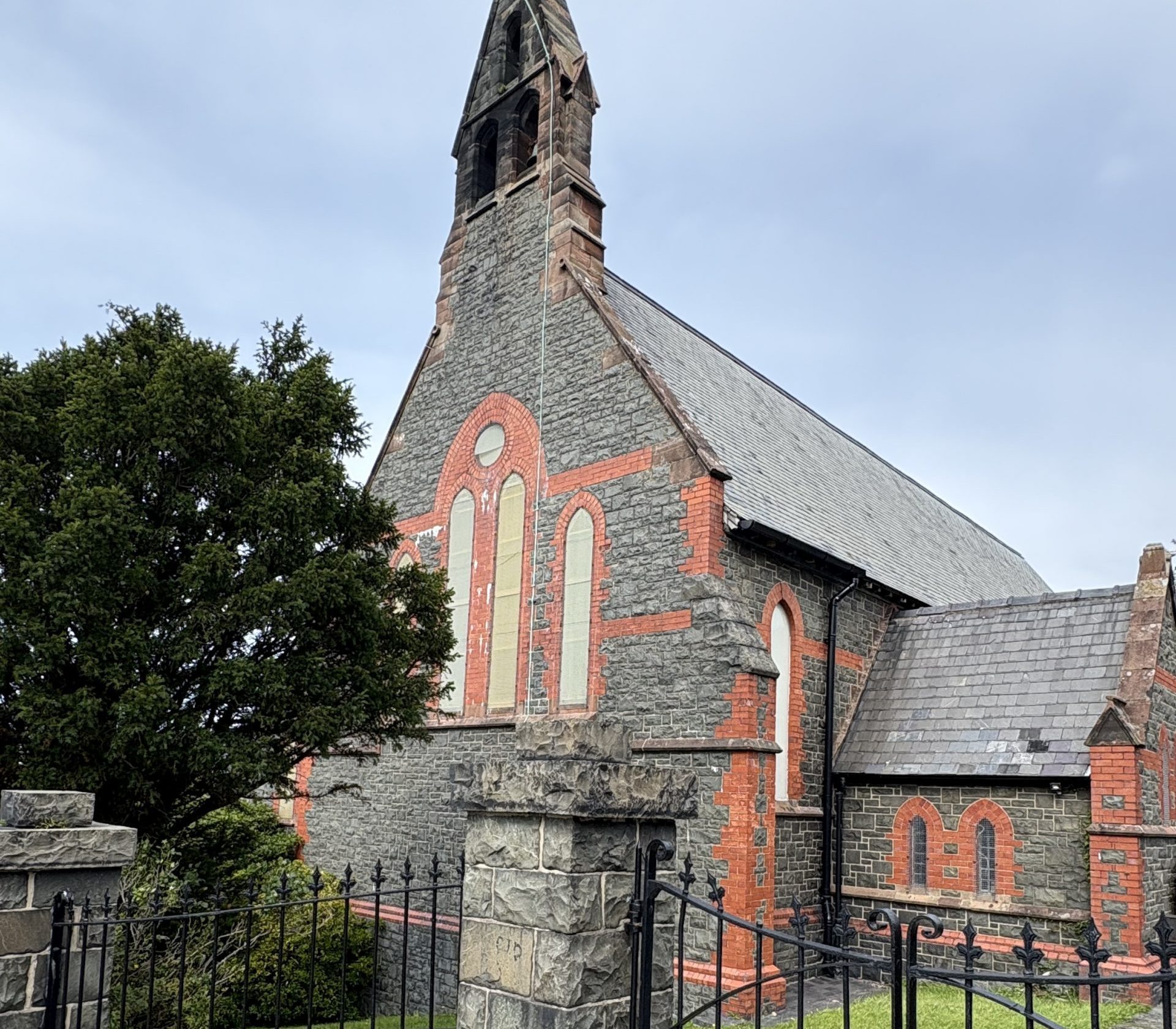 Eglwys Dewi Sant | St David's